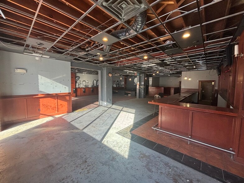 More Photos Of 2307 University Ave, Des Moines Restaurant For Lease