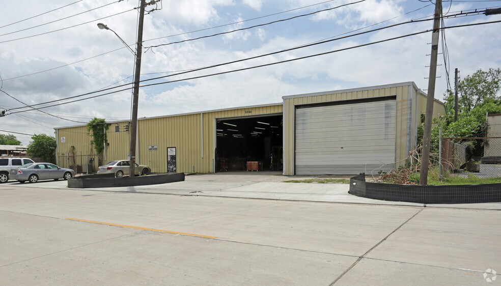 More Photos Of 5980 Harvey Wilson Dr, Houston Manufacturing For Sale