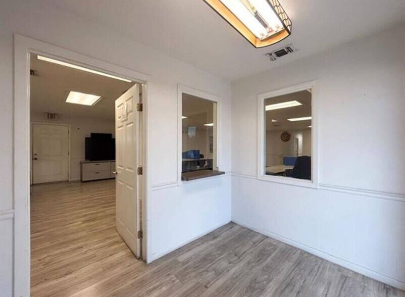 More Photos Of 2919 Santa Rita Ave, Laredo Warehouse For Sale