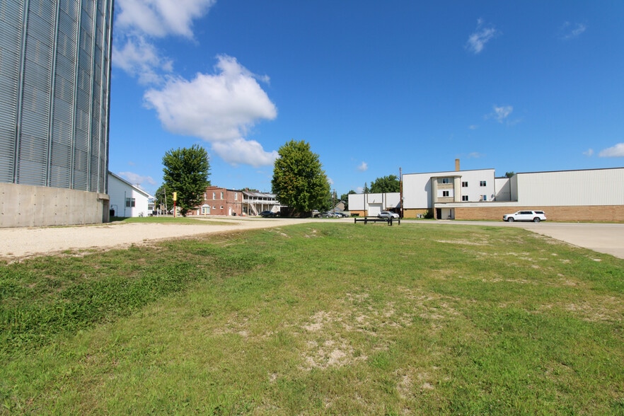 More Photos Of 135 E Front St, Claremont Specialty For Sale