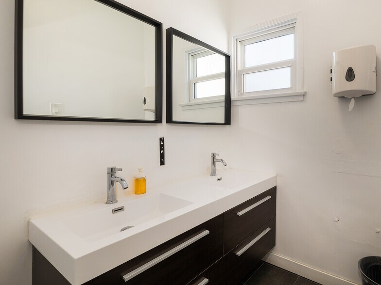More Photos Of 221 Concord St, El Segundo Apartments For Sale