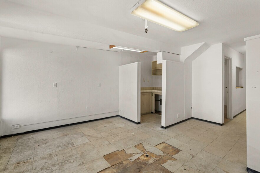 More Photos Of 900-910 Clement St, San Francisco Storefront Retail Office For Lease