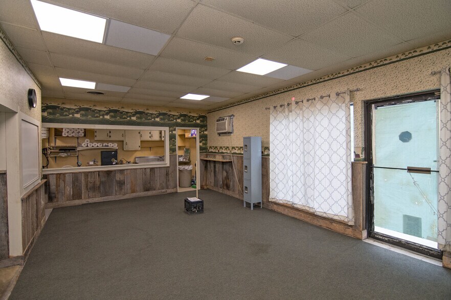 More Photos Of 1931 Alta Dr, Alderson General Retail For Sale