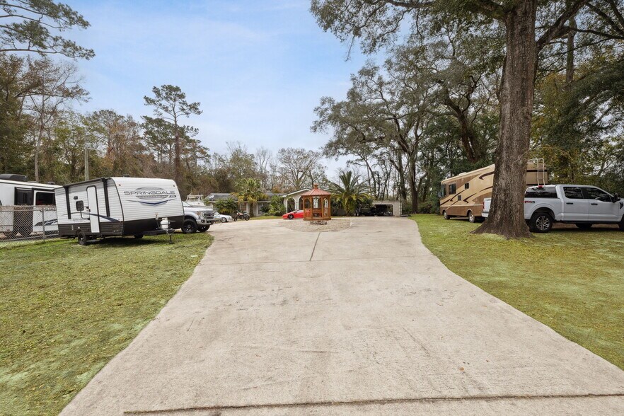 More Photos Of 8463 Beach Blvd, Jacksonville Freestanding For Lease