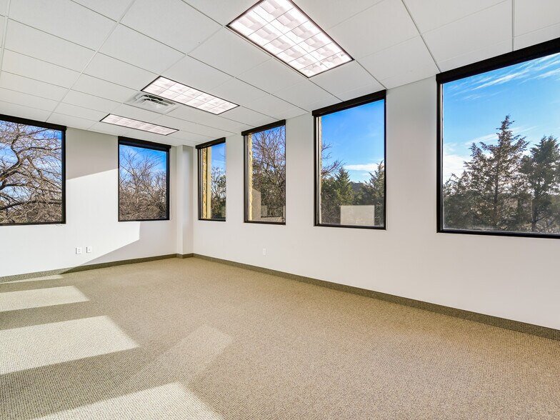 More Photos Of 3 Lakeway Centre Ct, Austin Medical For Lease