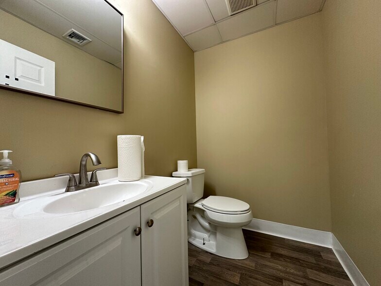 More Photos Of 733-759 Memorial Ave, West Springfield Showroom For Sale