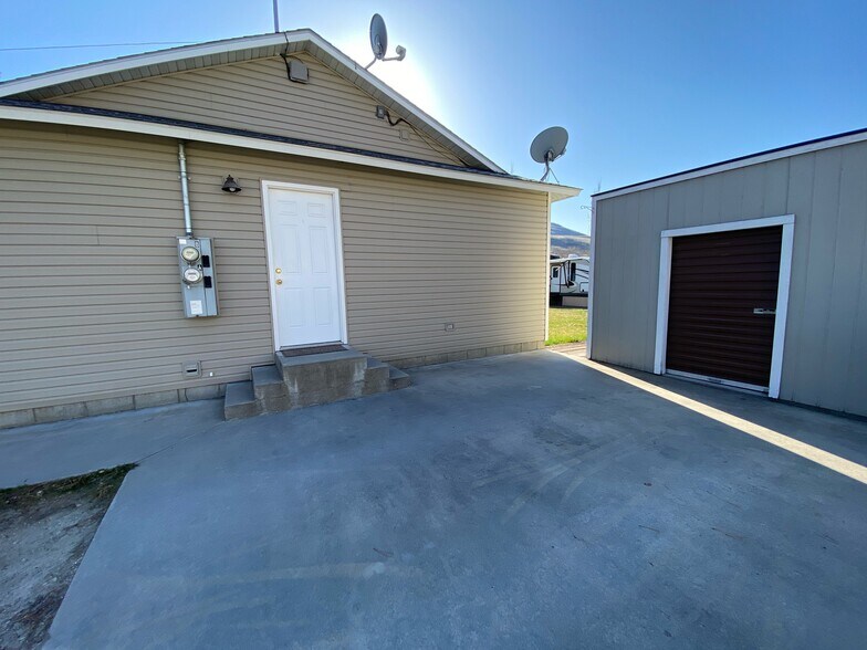 More Photos Of 111 Adams St, Horseshoe Bend Multifamily For Sale