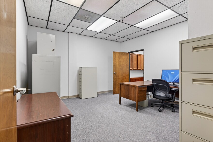 More Photos Of 4125 Market St, Ventura Light Manufacturing For Sale