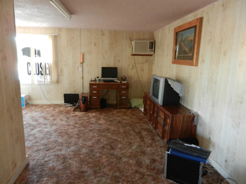 More Photos Of 14000 E Business 40 St, Mclean Hotel For Sale