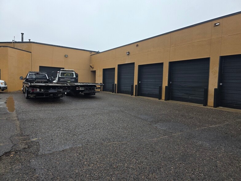 More Photos Of 1710 Douglas Dr N, Golden Valley Business Park For Sale