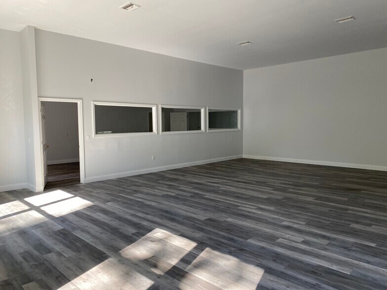 More Photos Of 2726 6th Ave W, Bradenton Office For Sale