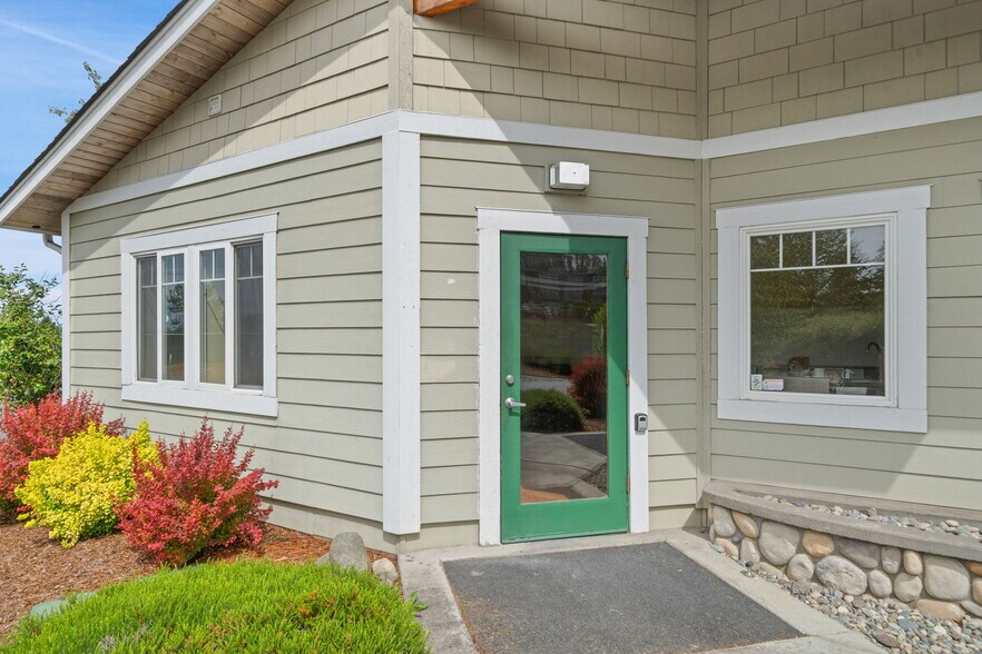 More Photos Of 261043 101 Hwy, Sequim Office For Lease