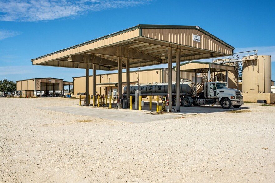 More Photos Of 40 Corgey Rd, Pleasanton Light Manufacturing For Sale