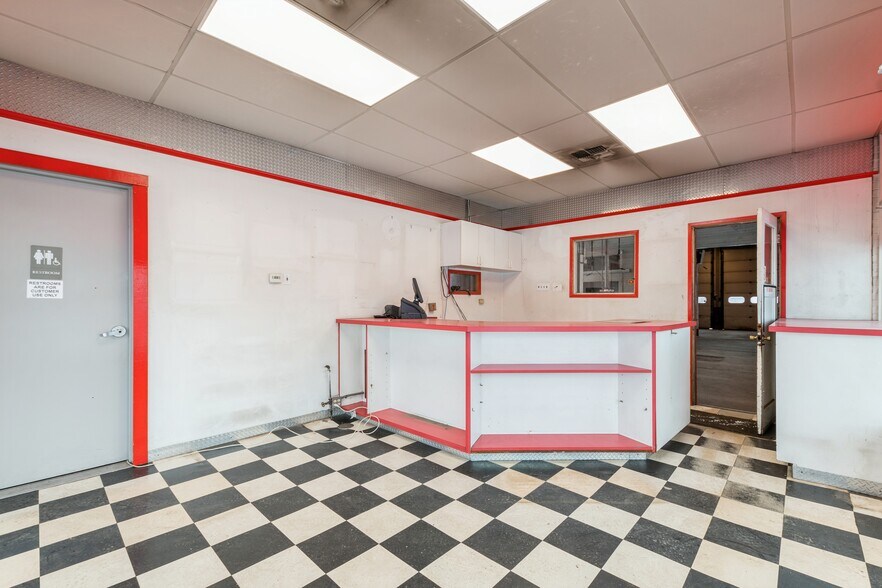 More Photos Of 196 3rd Avenue East N, Kalispell Service Station For Sale