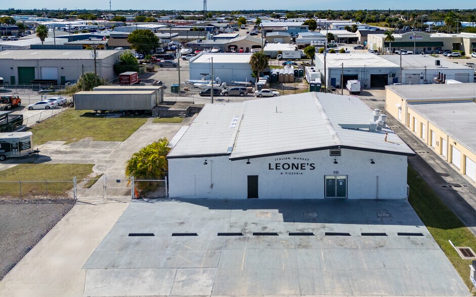 More Photos Of 916 SE 14th Ave, Cape Coral Restaurant For Sale