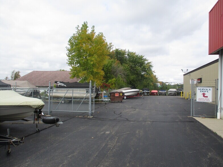 More Photos Of 345 Lake Michigan Dr, Grand Rapids Storefront For Sale