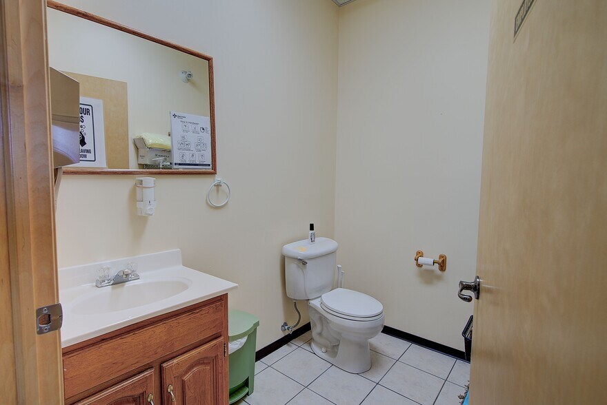 More Photos Of 5021 Parkwood Rd, Blackfalds Medical For Sale