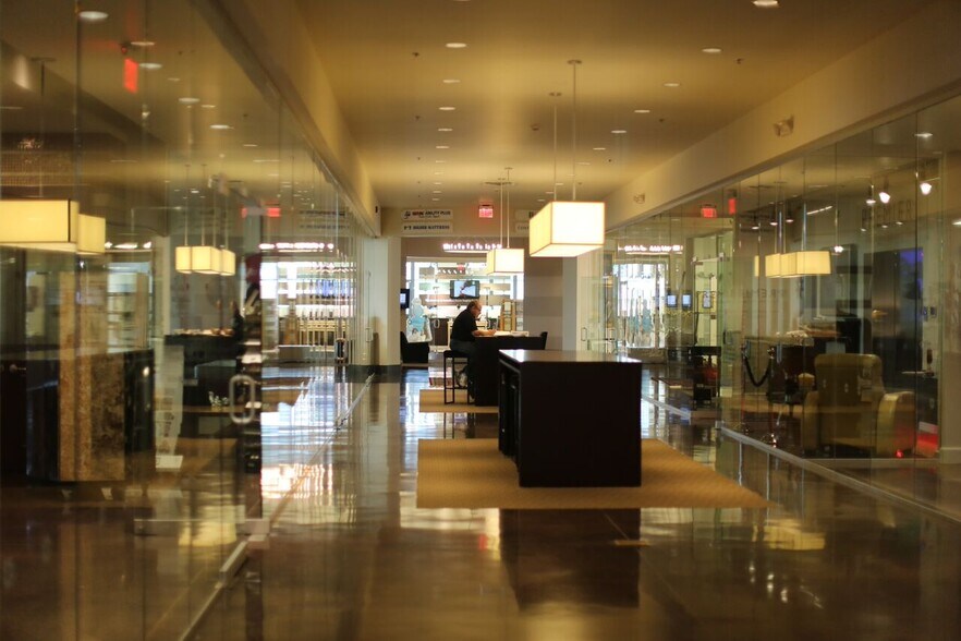 More Photos Of 200 S Rangeline Rd, Carmel Storefront For Lease