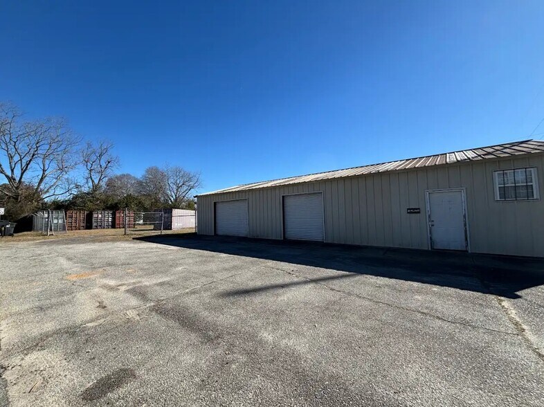 More Photos Of 262 Ash St, Cochran Warehouse For Sale