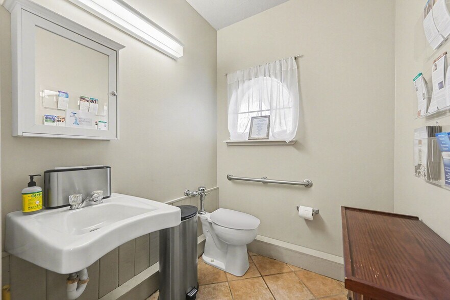 More Photos Of 1727 N Atlantic Ave, Cocoa Beach Medical For Lease