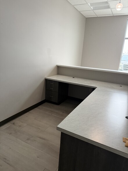 More Photos Of 211 Sioux Point Rd, Dakota Dunes Office For Lease