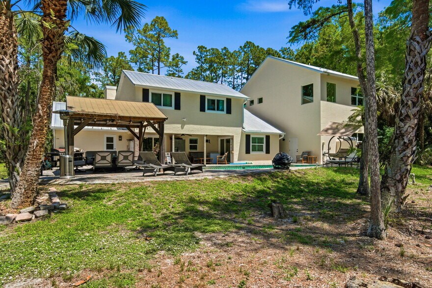 More Photos Of 4120 3rd Ave NW, Naples Apartments For Sale
