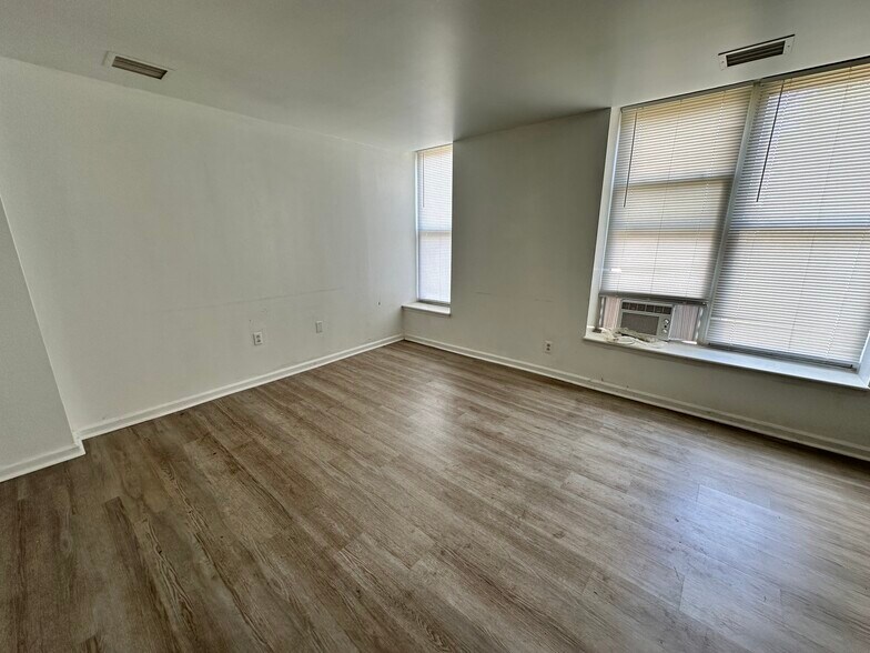 More Photos Of 8612 Halls Ferry Rd, Saint Louis Apartments For Sale