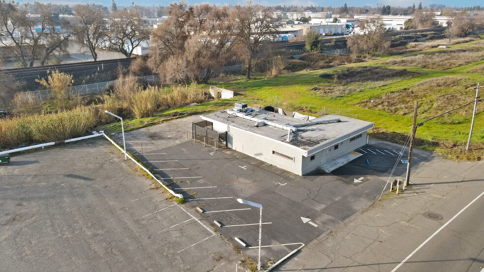 More Photos Of 739 W Sacramento Ave, West Sacramento Bar For Sale