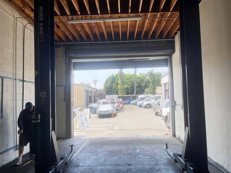 More Photos Of 12113 Burbank Blvd, North Hollywood Auto Repair For Lease