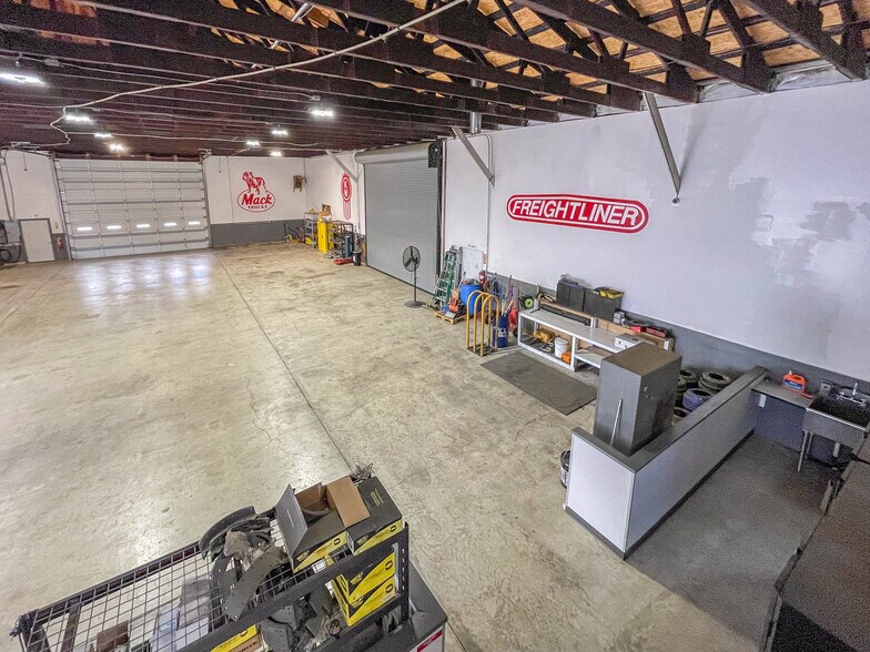 More Photos Of 1625 W Duke Rd, Sutherlin Warehouse For Sale