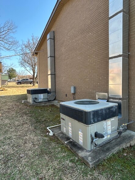 More Photos Of 74 E Hill St, Mount Juliet Office For Lease