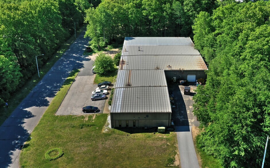 More Photos Of 15 Container Dr, Terryville Manufacturing For Sale