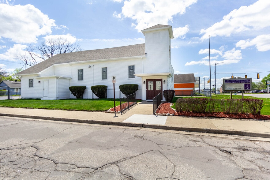 More Photos Of 1196 Joslyn Ave, Pontiac Religious Facility For Sale