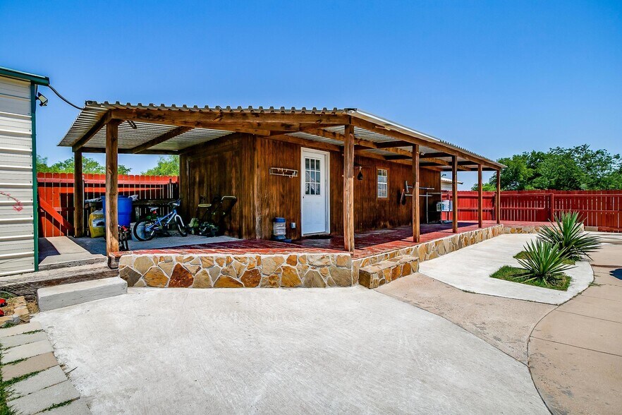 More Photos Of 6212 FM 933, Blum Warehouse For Sale