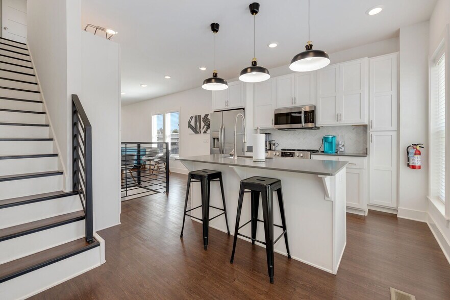 More Photos Of 421-437 SW B St, Bentonville Apartments For Sale