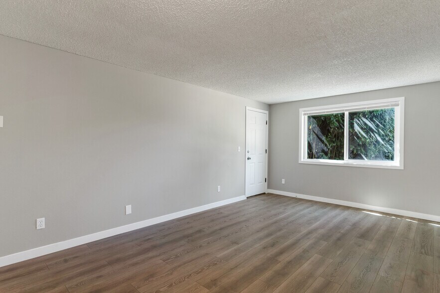 More Photos Of 2048 NE Highway 99W, McMinnville Apartments For Sale