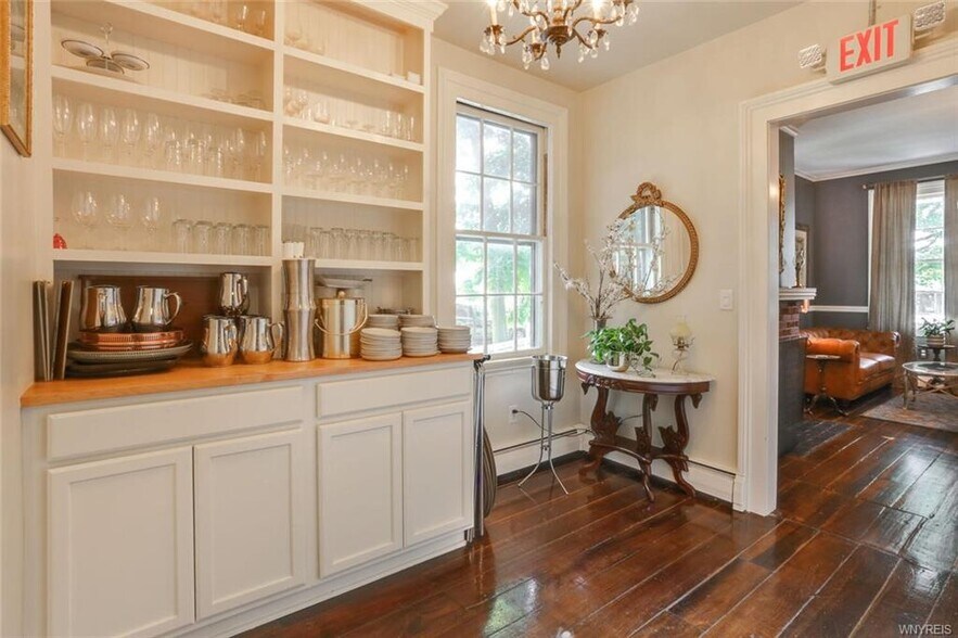 More Photos Of 644 Oakwood Ave, East Aurora Restaurant For Sale