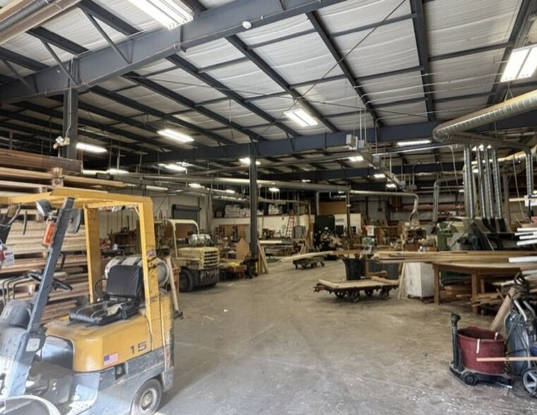 More Photos Of 10090 Queens Way, Chagrin Falls Light Manufacturing For Sale