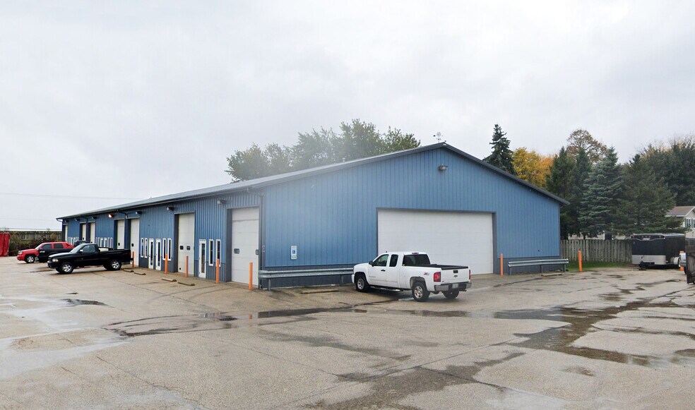 Primary Photo Of 470 Jennings Dr, Lake In The Hills Service For Lease