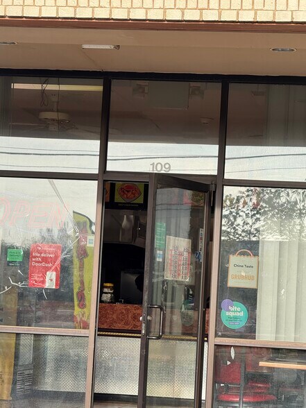 More Photos Of 1890 Berryhill, Cordova Unknown For Lease