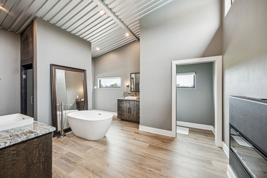 More Photos Of 863 Vz County 1508 rd, Van Airplane Hangar For Sale