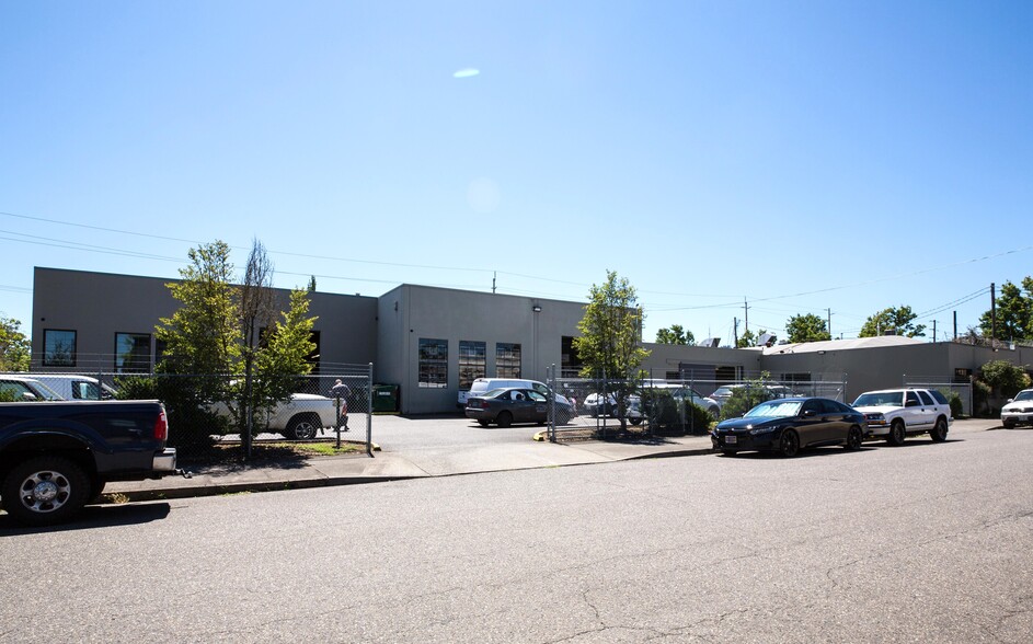 Primary Photo Of 1700 SE Grand Ave, Portland Warehouse For Lease