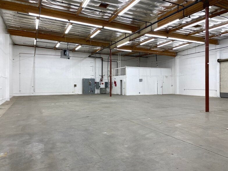 More Photos Of 41338 12th St W, Palmdale Light Manufacturing For Lease