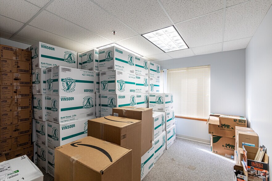 More Photos Of 2 Forest Park Dr, Farmington Unknown For Sale