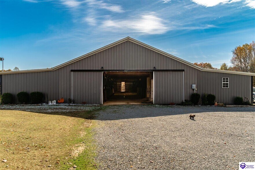 More Photos Of 441 Knob View Rd, Russell Springs Horse Stables For Sale