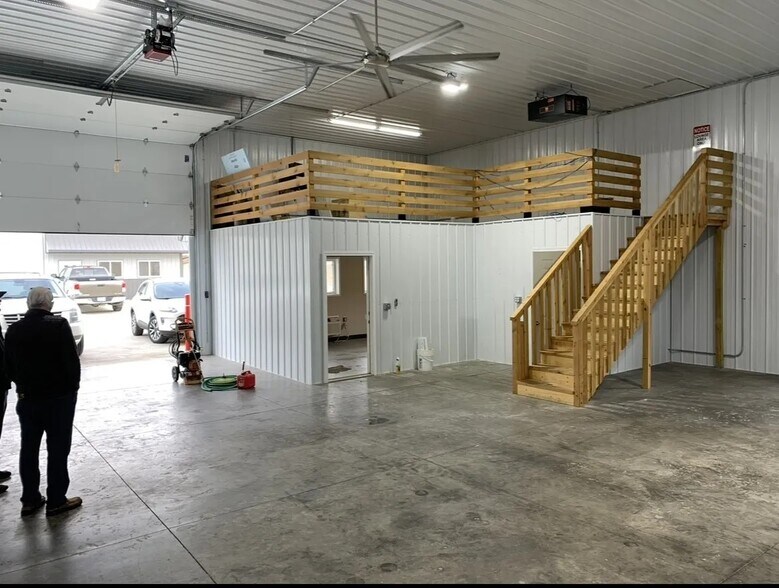 More Photos Of 700 Armstrong Dr, Fairmont Service For Sale