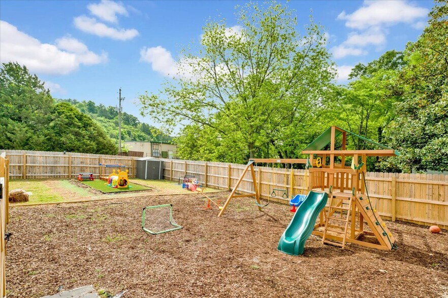 More Photos Of 607 12th Ave SW, Alabaster Specialty For Sale