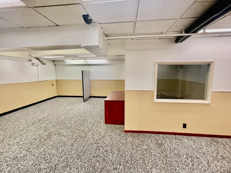 More Photos Of 4180 W Broadway Ave, Robbinsdale Storefront Retail Office For Lease