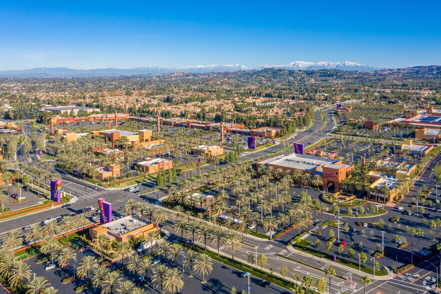 More Photos Of 2915-3011 El Camino Real, Tustin Unknown For Lease