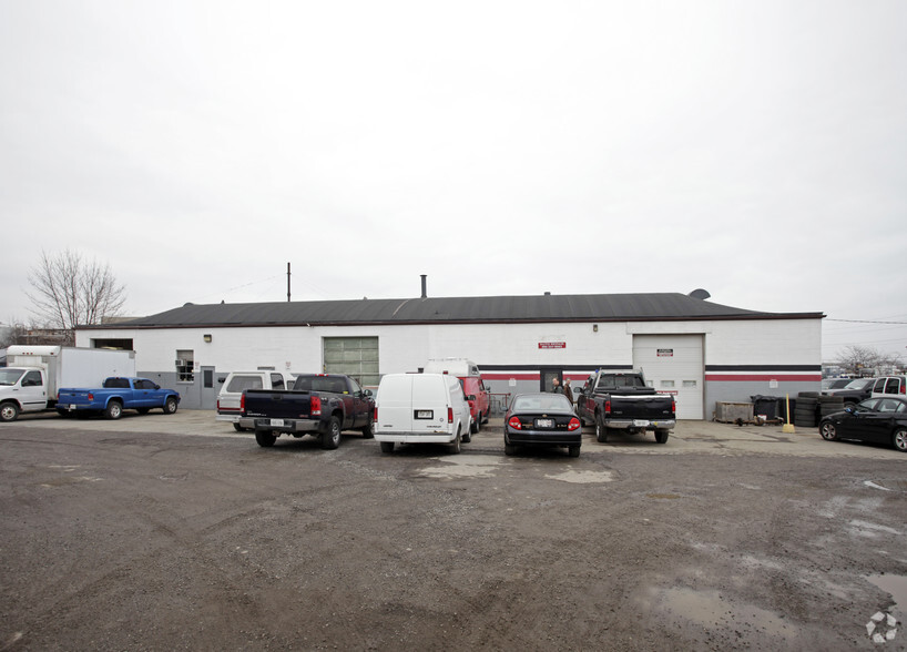 Primary Photo Of 1505 Speers Rd, Oakville Auto Repair For Sale